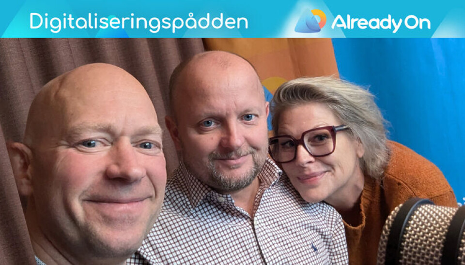 PANIKK: Anne-Kat Hærland sammen med programlederne Jens Christian Bang og Dag Rustad, dypdykker i AI. (Foto: Digitaliseringspådden)