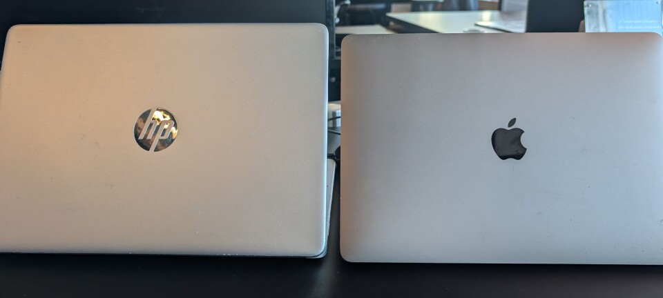 MAC ELLER MICROSOFT: Mange som bruker iPhone og Mac privat ønsker også å bruke de samme verktøyene på jobben. Men siden de fleste norske bedrifter har investert stort i Microsoft-løsninger, betyr flere Mac-maskiner og flere Apple-produkter også flere problemer, skriver kronikkforfatterne. (Foto: Stine Marie Hagen)