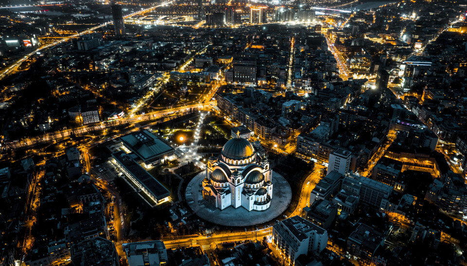 BEOGRAD: Serbias hovedstad kan være vakker som her sett fra en drone over sankt Sava-kirken. Om det er like vakkert hos overvåkningtjenesten, vites ikke. (Foto: Istock)