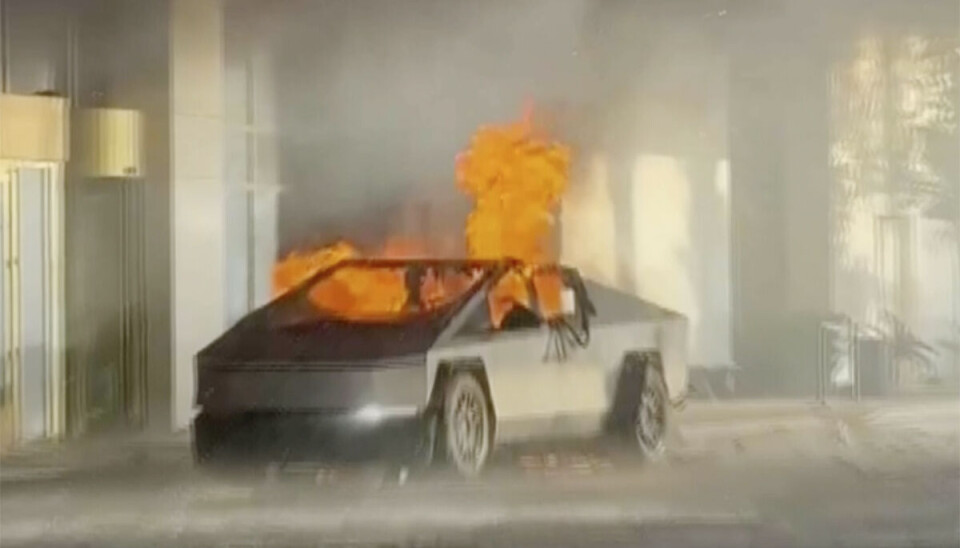 MENT SOM VEKKER: Mannen som tok sitt eget liv og sprengte en Tesla Cybertruck i Las Vegas onsdag, handlet alene, sier politiet. Mannen etterlot seg et brev der han sier at sprengingen ikke var et terrorangrep, men var ment som en vekker. (Foto: AP / NTB)