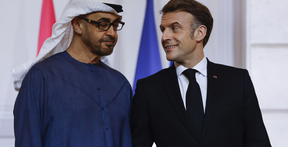 ENIGE: Frankrikes president Emmanuel Macron og Emiratenes president Mohamed bin Zayed al Nahyan skrev under på en stor KI-avtale i Elysee-palasset i Paris torsdag. (Foto: Ludovic Marin / AP / NTB)