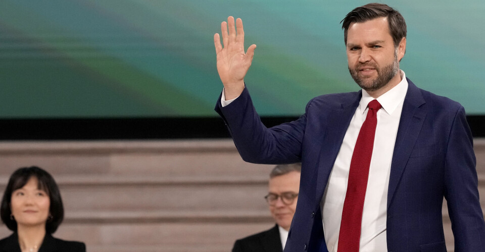 TALTE MOT REGULERINGER: USAs visepresident J.D. Vance talte på siste dag av KI-toppmøtet i Paris. (Foto: Michel Euler/AP/NTB)
