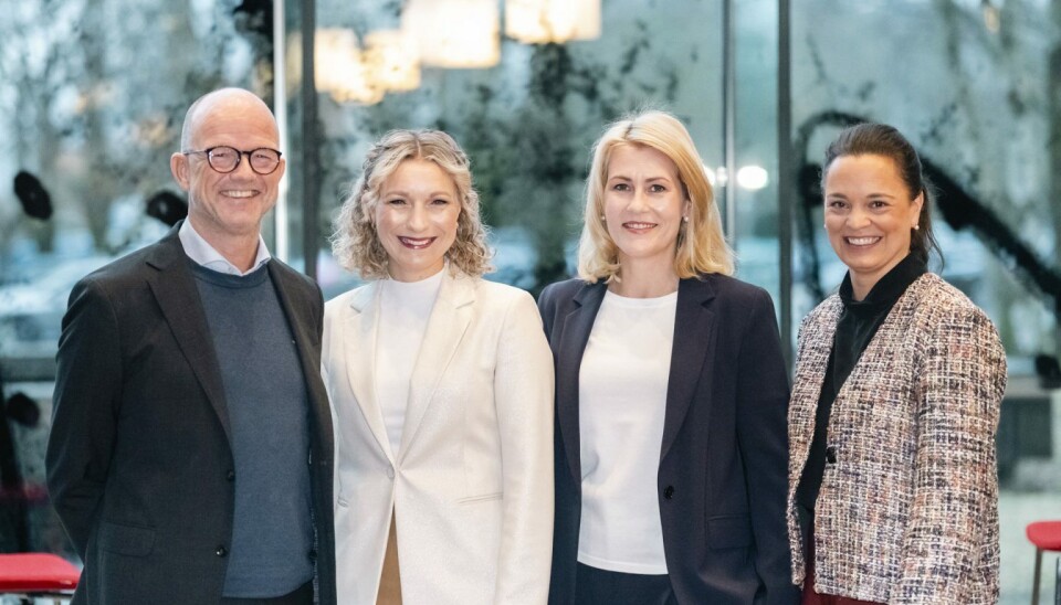 LØFT: Ole Erik Almlid, NHO-sjef, Karianne Tung, digitaliserings- og forvaltningsminister, Kristine Dahl Steidel, Microsoft Norge-sjef og Liv Dingsør, daglig leder i Digital Norway lanserte i forrige uke Kompetanseløftet for KI. (Foto: Jan Tore Eriksen / Newslab)