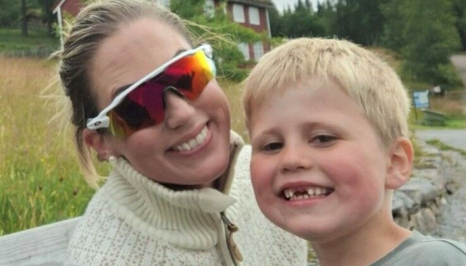 SOMMERMINNER: Camilla Gjetvik og sønnen gleder seg til å sette seg i bilen og kjøre til Tingvoll i Møre og Romsdal. De bruker 16-17 timer på turen fra Stavanger, men ferien begynner i bilen og gir gode sommerminner.