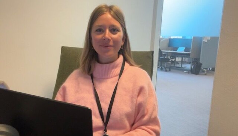 NYTTIG: Som nyutdannet har Emilie Langeland i Skatteetaten flere ganger henvend seg til kunstig intelligens. Det har vist seg å være et nyttig verktøy i overgangsfasen mellom studier og arbeidslivet.