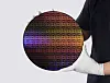IBMs 0,7 nm brikketeknologi på en wafer som er et steg i produksjonen og inneholder en rekke mikrobrikker.