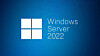 Hvit Windows-logo og teksten Windows Server 2022 på blå bakgrunn.