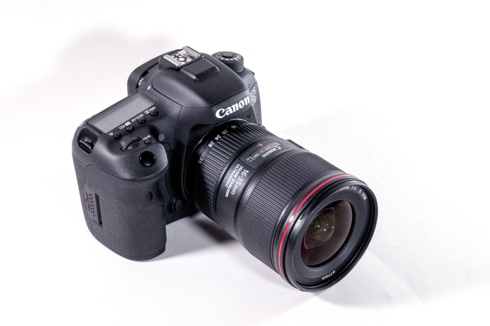 SOLID: Canon EOS 7D Mark II ser ut som et solid speilreflekskamera – og er det. (Alle foto: Toralv Østvang) SOLID: Canon EOS 7D Mark II ser ut som et solid speilreflekskamera – og er det. (Alle foto: Toralv Østvang)