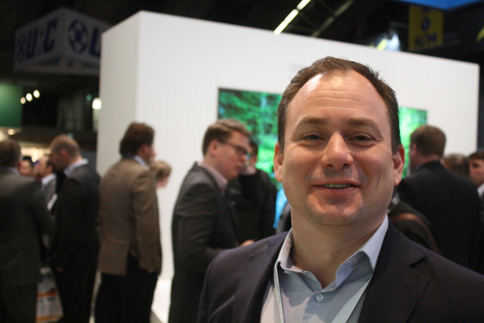 SKAP EN OPPLEVELSE: - Det er viktig å skape en unik opplevelse i butikk, Jakob Hultkvist, salgsdirektør for B2B i Samsung Electronics Nordic om digital skilting. (Foto: Kenneth Christensen) SKAP EN OPPLEVELSE: - Det er viktig å skape en unik opplevelse i butikk, Jakob Hultkvist, salgsdirektør for B2B i Samsung Electronics Nordic om digital skilting. (Foto: Kenneth Christensen)