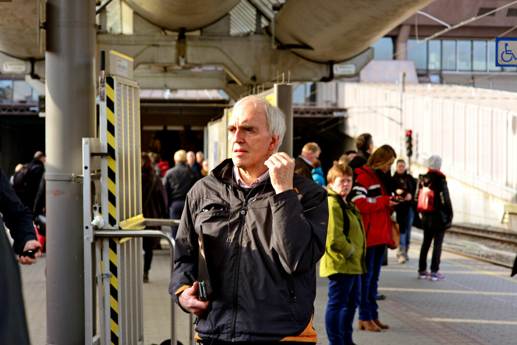 VIL HA MER ENN SUMMETONE: Jan Christiansen, Prosjektdirektør for IT i NSB jobber for at også mobilt bredbånd skal kunne brukes på togene. Foto: Dag-Rune Z. Vollen