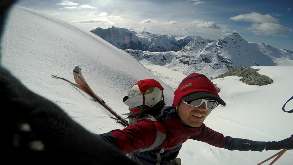 I SKYENE: Trond Hindenes er ivrig skiløper og snowboarder når han ikke jobber med nettsky for Nordcloud. (Privat)