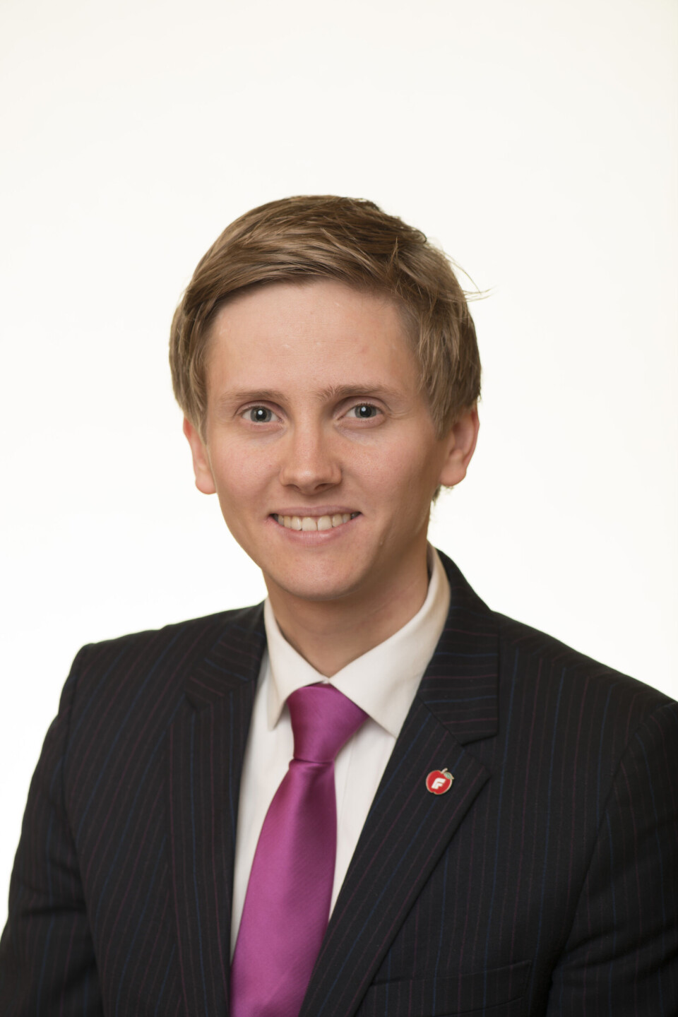 LYTTER: Statssekretær Reynir Johannesson har lyttet til innvendingene fra Telia og Ice. Pressefoto: Stortinget LYTTER: Statssekretær Reynir Johannesson har lyttet til innvendingene fra Telia og Ice. Pressefoto: Stortinget