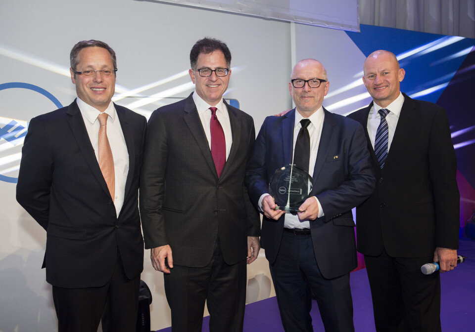 DUSTIN PRISVINNER: Partnersjef i EMEA, Laurent Binetti, adminstrerende direktør og styreleder, Michael Dell og strategisjef i EMEA, Michael Collins, delte ut pris til Årets Dell-partner i Norge og EMEA, ved salgsdirektør Eirik Hanssen i Dustin Norge. Han er nummer to fra høyre. (Foto: Dell) DUSTIN PRISVINNER: Partnersjef i EMEA, Laurent Binetti, adminstrerende direktør og styreleder, Michael Dell og strategisjef i EMEA, Michael Collins, delte ut pris til Årets Dell-partner i Norge og EMEA, ved salgsdirektør Eirik Hanssen i Dustin Norge. Han er nummer to fra høyre. (Foto: Dell)