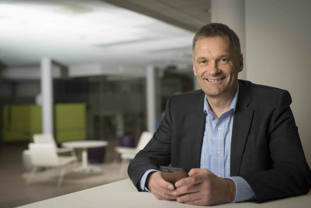 DIGITAL GLEDE: Med kurset "Mer Digital" ønsker Telia Norge og Hedmark fylkeskommune å forhindre og redusere det digitale utenforskapet og motivere til digital glede og nysgjerrighet, forteller Abraham Foss, administrerende direktør i Telia Norge. (Foto: Telia) DIGITAL GLEDE: Med kurset "Mer Digital" ønsker Telia Norge og Hedmark fylkeskommune å forhindre og redusere det digitale utenforskapet og motivere til digital glede og nysgjerrighet, forteller Abraham Foss, administrerende direktør i Telia Norge. (Foto: Telia)