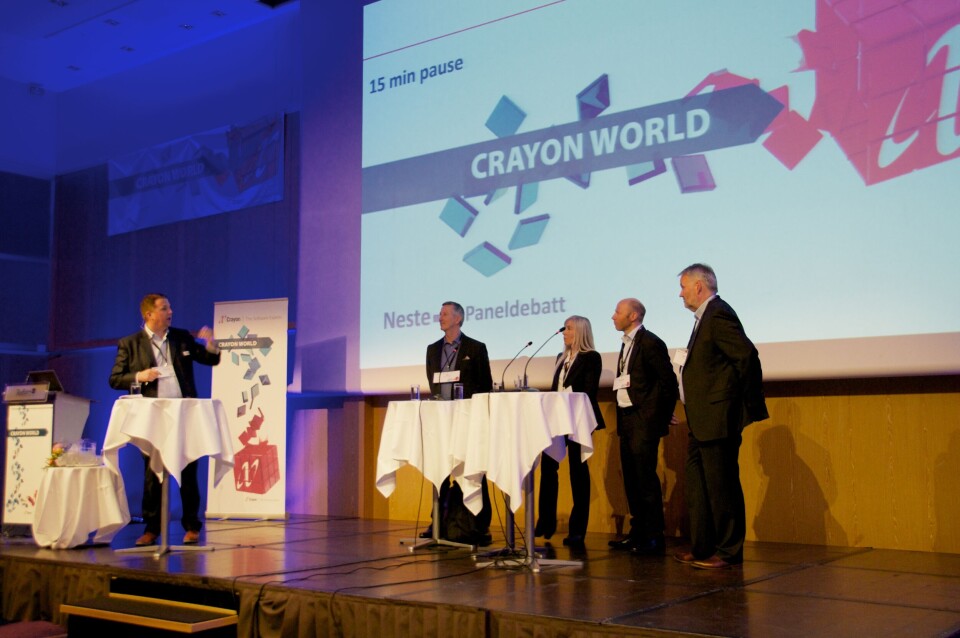 ENGASJEMENT: Paneldebatten som avsluttet dagen på Crayon World engasjerte publikum. Fra venstre ordstyrer Geir Øivind Gulliksen fra Crayon, advokat Torstein Arendt fra advokatfirmaet Kluge, lisensrevisor Eli Garmann fra KPMG, leder for Microsofts lisensteam Erik Espinoza og konsernsjef i Crayon-gruppen Jens Rugseth. (Foto: Stig Øyvann) ENGASJEMENT: Paneldebatten som avsluttet dagen på Crayon World engasjerte publikum. Fra venstre ordstyrer Geir Øivind Gulliksen fra Crayon, advokat Torstein Arendt fra advokatfirmaet Kluge, lisensrevisor Eli Garmann fra KPMG, leder for Microsofts lisensteam Erik Espinoza og konsernsjef i Crayon-gruppen Jens Rugseth. (Foto: Stig Øyvann)