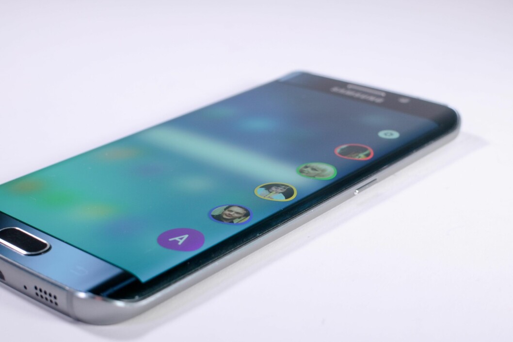 FÅR SØSTER: Det er ventet at Galaxy S6 Edge får en større søster, selv om produksjonsproblemer for S6 Edge ga resultatfall i andre kvartal. Foto: Samsung.