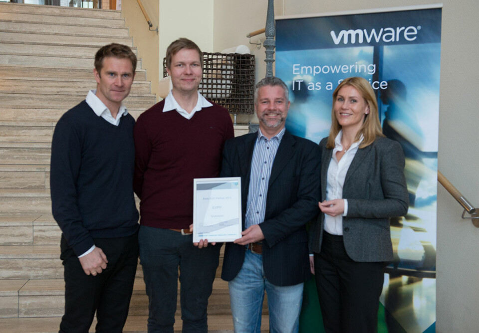 SAMLET: Fra venste: Arne Magnussen (Partner Manager, VMware), Aleksander Freberg (Product Manager VDI, EVRY), Martin Carelius (Partner Manager, Regions Norway), Kristine Dahl Steidel (Director Partners and General Business, Nordics/Baltics). (Pressefoto: Evry) SAMLET: Fra venste: Arne Magnussen (Partner Manager, VMware), Aleksander Freberg (Product Manager VDI, EVRY), Martin Carelius (Partner Manager, Regions Norway), Kristine Dahl Steidel (Director Partners and General Business, Nordics/Baltics). (Pressefoto: Evry)