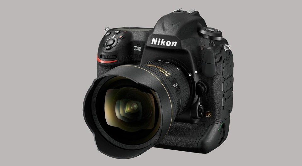 TØFT I PROFFMARKEDET: Nikon D5 er selskapets nye flaggskip i proffmarkedet, men avishus verden over reduserer staben av pressefotografer, noe som rammer kameraprodusentene hardt. (Foto: Nikon)