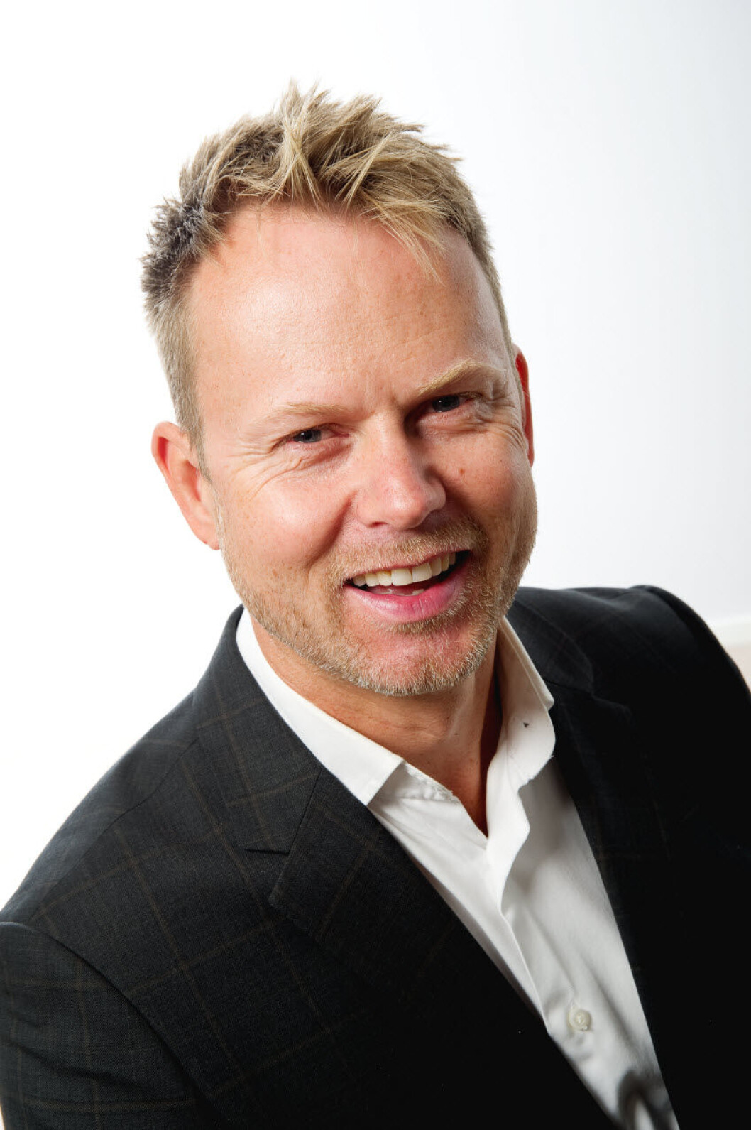 FIREGANGEN: Karl Fredrik Lund, direktør for Telias privatmarked, melder om firedobling av mobildata i utlandet siden april. Foto: Telia Pressefoto FIREGANGEN: Karl Fredrik Lund, direktør for Telias privatmarked, melder om firedobling av mobildata i utlandet siden april. Foto: Telia Pressefoto