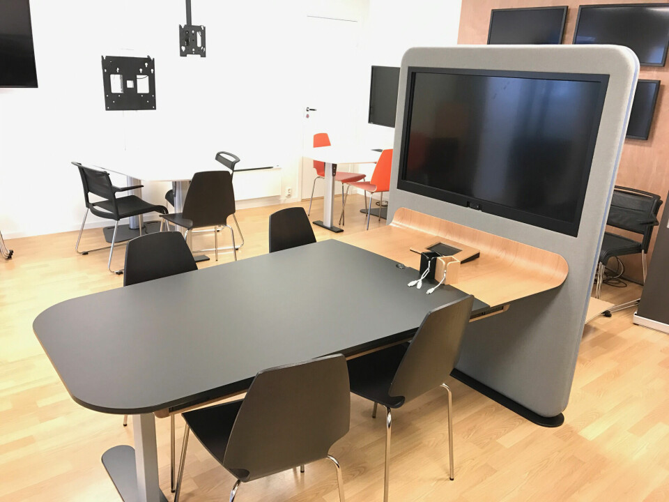 EGENPRODUSERT: Leteng har designet og utviklet Avenue 5 som er et møteromsbord med integrert presentasjonsløsning. (Foto: Leteng)