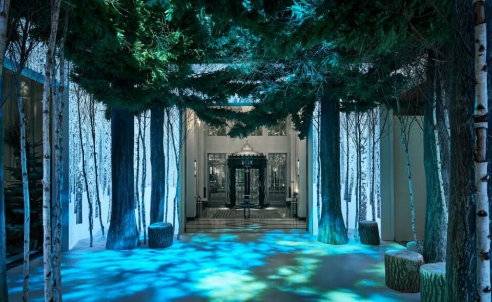 JUL: Claridge's hotell-jul i London, signert Jonathan Ive og Marc Newson (Foto: Wallpaper)