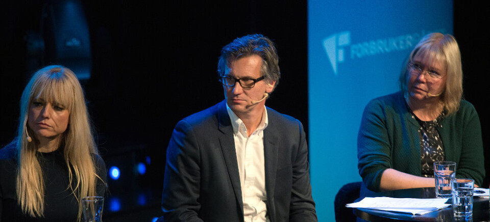 STOR PERSONDATAINTERESSE: Datatilsynsdirektør Bjørn Erik Thon, flankert av Schibsteds personvernsjef Ingvild Næss og fungerende forbrukerombud Bente Øverli, poengterte at det er mange interesser inne i bildet om tilgangen til persondata på nett. Foto: Dag-Rune Z. Vollen STOR PERSONDATAINTERESSE: Datatilsynsdirektør Bjørn Erik Thon, flankert av Schibsteds personvernsjef Ingvild Næss og fungerende forbrukerombud Bente Øverli, poengterte at det er mange interesser inne i bildet om tilgangen til persondata på nett. Foto: Dag-Rune Z. Vollen