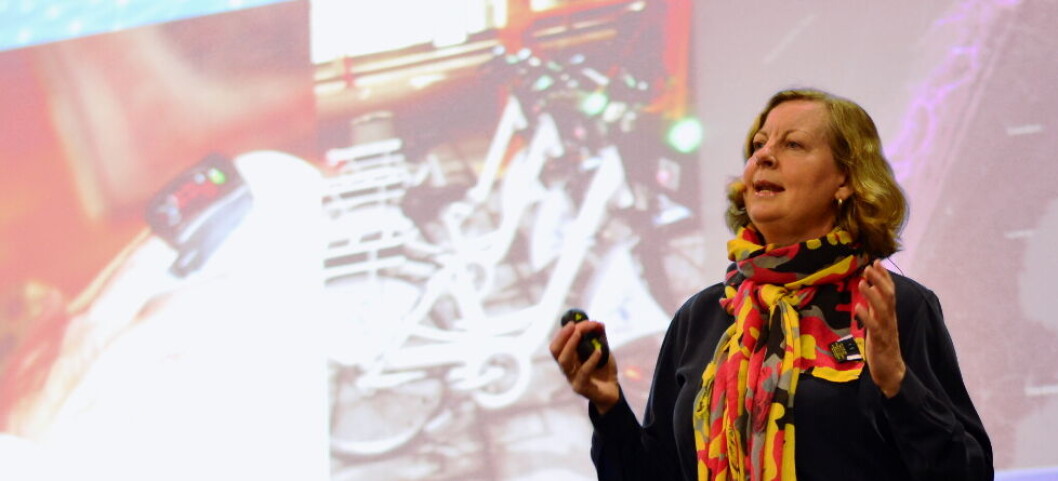 KLAR TALE: Framover er det fiberbredbånd og radiofrekvenser som skal bygge digitallandet, mener skandinaviasjef Berit Svendsen i Telenor. Foto: Dag-Rune Z. Vollen KLAR TALE: Framover er det fiberbredbånd og radiofrekvenser som skal bygge digitallandet, mener skandinaviasjef Berit Svendsen i Telenor. Foto: Dag-Rune Z. Vollen