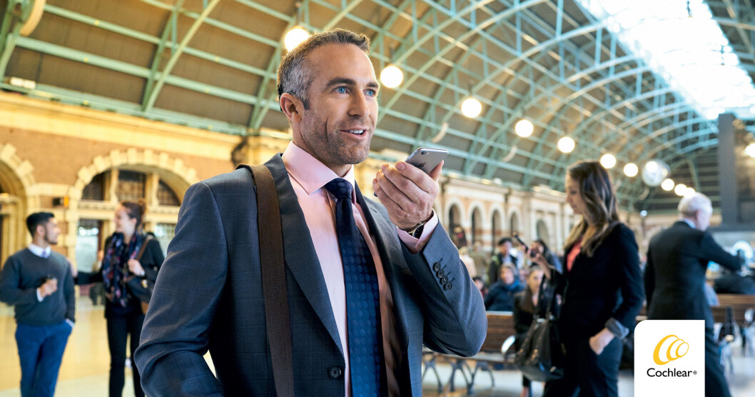 HÆ? Digital lyd fra telefonapparatet rett til sanseapparatet (Foto: Cochlear) HÆ? Digital lyd fra telefonapparatet rett til sanseapparatet (Foto: Cochlear)