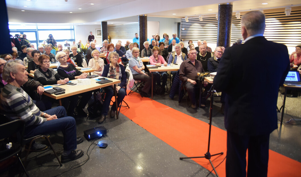 LANSERING: Grue rådhus var godt besøkt da Telenor og Pensjonistforbundet arrangerte internettkurs og lanserte Tryggi-appen i samme slengen. (Foto: Telenor/Martin Fjellanger)
