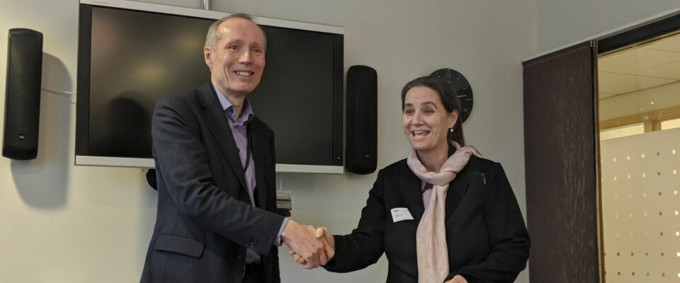 SIGNERING: Administrerende direktør Tonje Sandberg i Accenture Norge var en av de fire it-direktørene som signerte samarbeidsavtale med UDI-direktør Frode Forfang. (Foto: UDI)