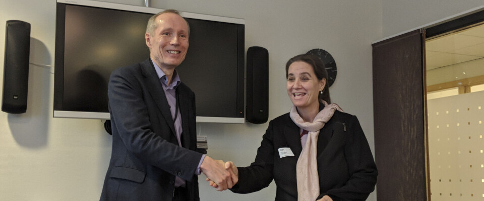 SIGNERING: Administrerende direktør Tonje Sandberg i Accenture Norge var en av de fire it-direktørene som signerte samarbeidsavtale med UDI-direktør Frode Forfang. (Foto: UDI) SIGNERING: Administrerende direktør Tonje Sandberg i Accenture Norge var en av de fire it-direktørene som signerte samarbeidsavtale med UDI-direktør Frode Forfang. (Foto: UDI)
