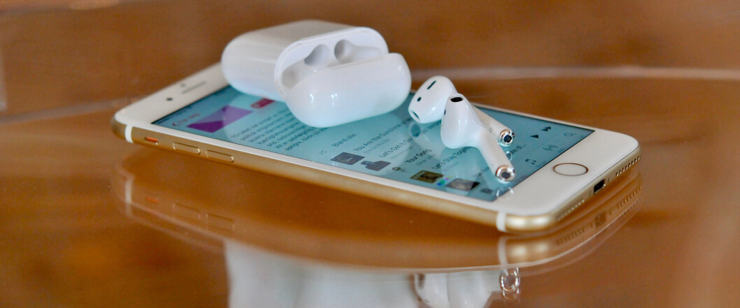 INTEGRERT: Airpods er tett integrert med Iphone, men fungerer sammen med mye annet utstyr også. (Foto: Toralv Østvang) INTEGRERT: Airpods er tett integrert med Iphone, men fungerer sammen med mye annet utstyr også. (Foto: Toralv Østvang)