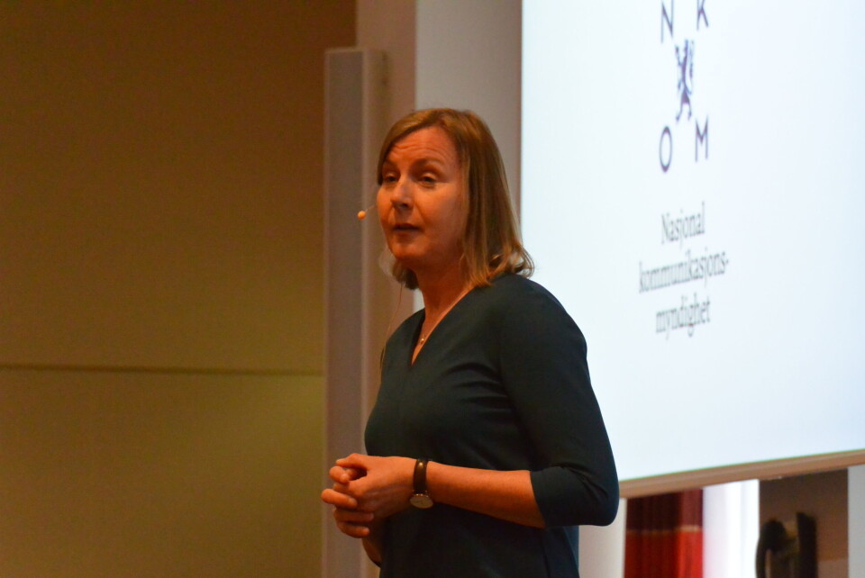 FIBERØKNING: Direktør Elisabeth Aarsæther i Nkom kan fastslå at det blir stadig flere fiberabonnenter i Norge. (Foto: Gisle Orlund) FIBERØKNING: Direktør Elisabeth Aarsæther i Nkom kan fastslå at det blir stadig flere fiberabonnenter i Norge. (Foto: Gisle Orlund)
