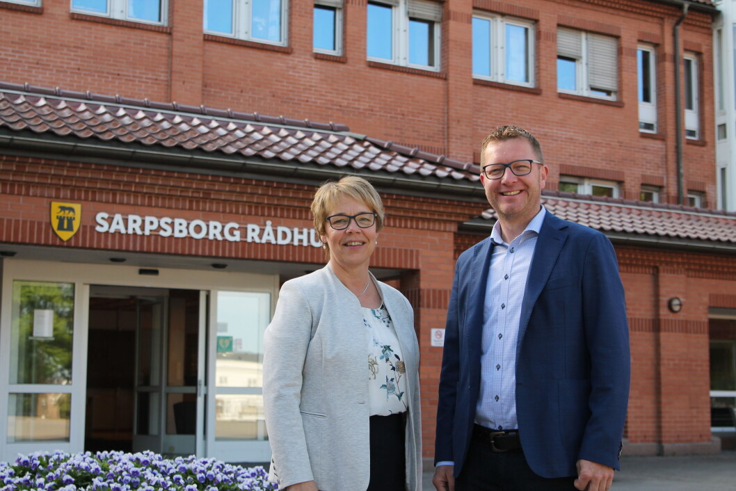 DIGITALSJEF: Rådmann Unni Skaar og den nye digitalsjefen i Sarpsborg, Ole Gabrielsen. (Foto: Ole Christian Foss, Sarpsborg kommune) DIGITALSJEF: Rådmann Unni Skaar og den nye digitalsjefen i Sarpsborg, Ole Gabrielsen. (Foto: Ole Christian Foss, Sarpsborg kommune)