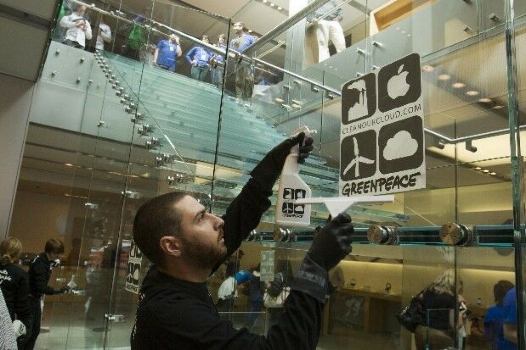REN: Fra en Greenpeace-aksjon for å rense iCloud (Foto: Greenpeace) REN: Fra en Greenpeace-aksjon for å rense iCloud (Foto: Greenpeace)