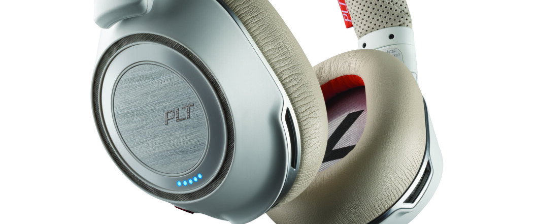 I ENTERPRISE-KLASSEN: Plantronics Voyager 8200 UC-hodesett med mikrofoner i fronten av øreklokkene. (Foto: Plantronics) I ENTERPRISE-KLASSEN: Plantronics Voyager 8200 UC-hodesett med mikrofoner i fronten av øreklokkene. (Foto: Plantronics)