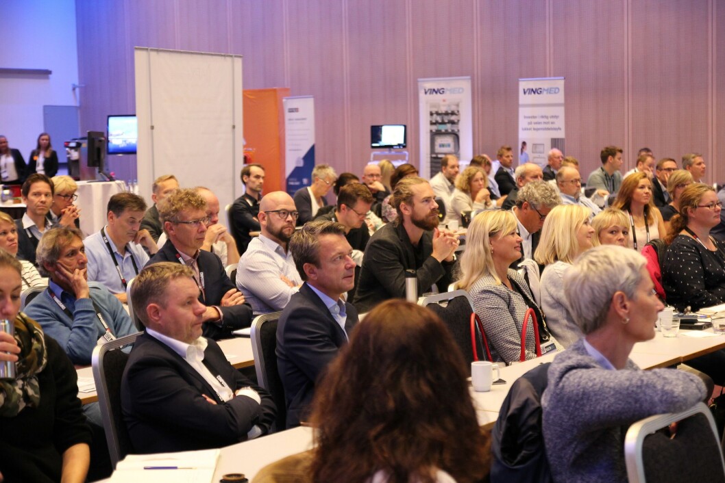 HEALTHWORLD: Den fullsatte salen hadde representanter fra de fleste fasettene av helse-Norge. (Foto: Atle Skretting) HEALTHWORLD: Den fullsatte salen hadde representanter fra de fleste fasettene av helse-Norge. (Foto: Atle Skretting)