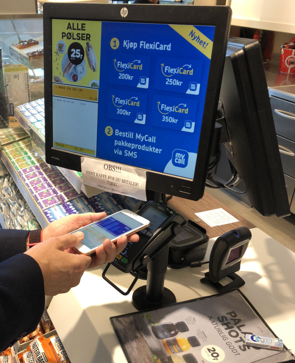 TIDLIG UTE: Administrerende direktør i Fana Sparebank, Lisbet K. Nærø, er lidenskapelig opptatt av ny teknologi. Nå tilbyr banken Apple Pay som et betalingsalternativ for sine kunder. (Foto: Toralv Østvang) TIDLIG UTE: Administrerende direktør i Fana Sparebank, Lisbet K. Nærø, er lidenskapelig opptatt av ny teknologi. Nå tilbyr banken Apple Pay som et betalingsalternativ for sine kunder. (Foto: Toralv Østvang)