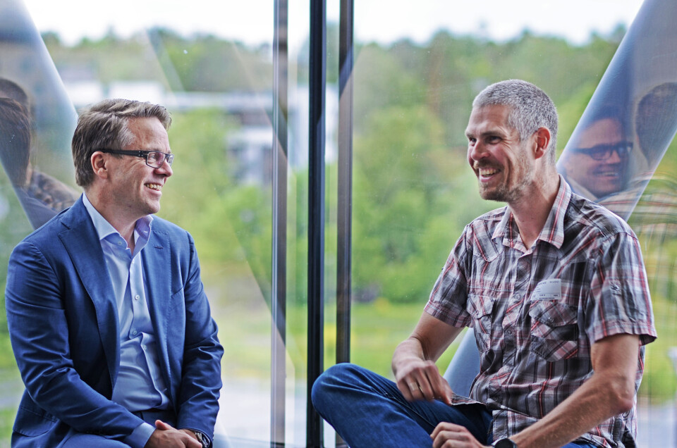 FIBERHJELP: Martin Lippert, CEO GlobalConnect og Trond Dalsveen, Leder it-Drift & Infratrsuktur Multiconsult er fornøyde med å ha inngått en ny, global avtale. (Foto: GlobalConnect) FIBERHJELP: Martin Lippert, CEO GlobalConnect og Trond Dalsveen, Leder it-Drift & Infratrsuktur Multiconsult er fornøyde med å ha inngått en ny, global avtale. (Foto: GlobalConnect)