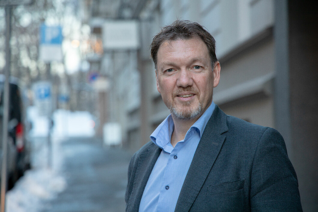 ADVARER: Nils-Ove Gamlem i Check Point Norge advarer mot konsekvensene av det nye sikkerhetshullet som finnes i mange hundre millioner mobiler rundt om i verden. (Foto: Toralv Østvang)