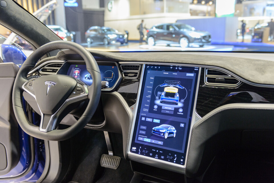 BRUKES IKKE: Det er mye utstyr i en Tesla, men mange lærer seg aldri å bruke det. Det gjelder også for ny funksjonalitet i it-systemer, mener artikkelforfatteren.(Foto: Istock)