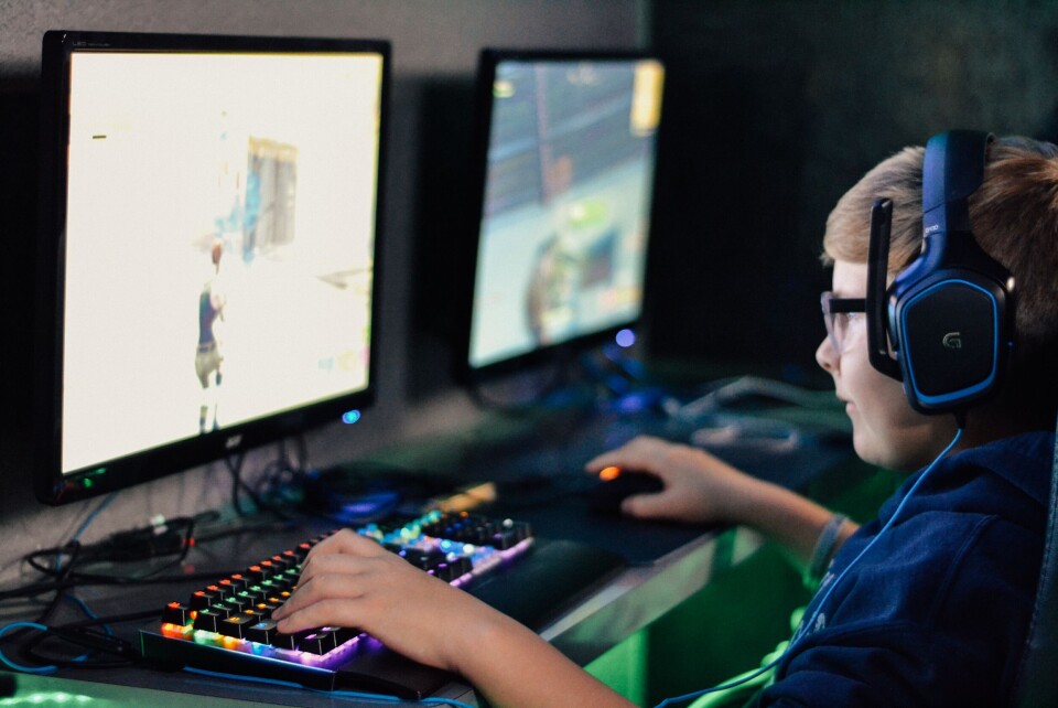 GAMING: Artikkelforfatterene tror skolen kan nyte godt av gaming i undervisnigen. Foto: Alex Haney/Unsplash GAMING: Artikkelforfatterene tror skolen kan nyte godt av gaming i undervisnigen. Foto: Alex Haney/Unsplash