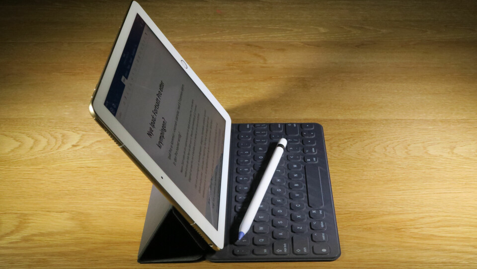 PENN OG NETTBRETT: Apple Pencil fungerer blant annet på 9,7-tommers iPad Pro. (Foto: Toralv Østvang)