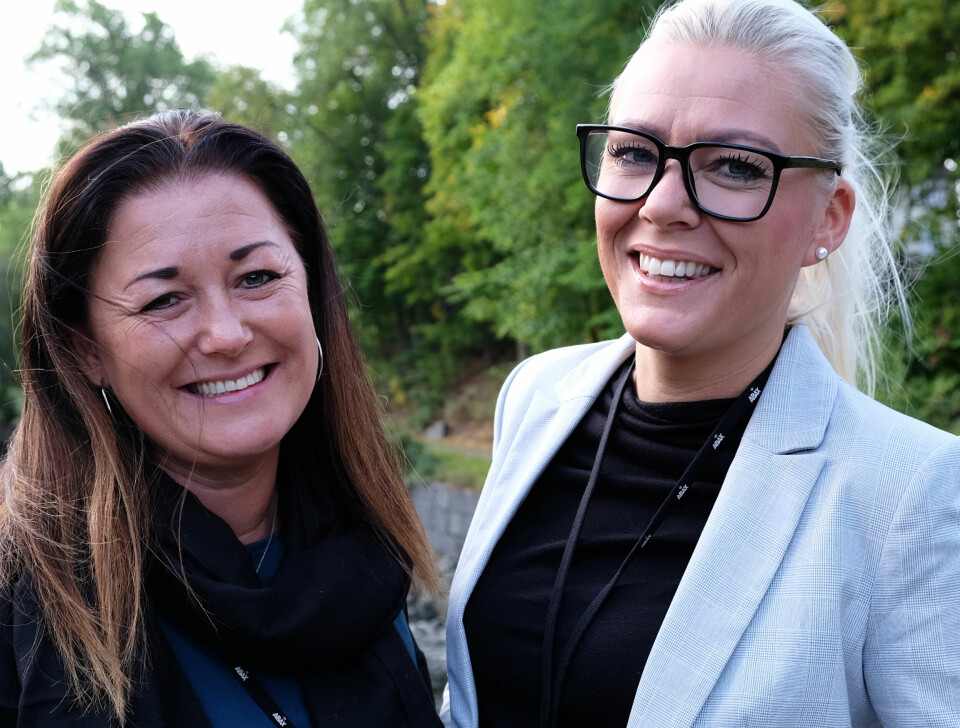 GIRL POWER: Silje Allerød og Veronica Skorge er begge med på "Girl Power Initiative" som skal løfte kvinner opp og frem i Abax og teknologi-sektoren. (Pressefoto: Abax)