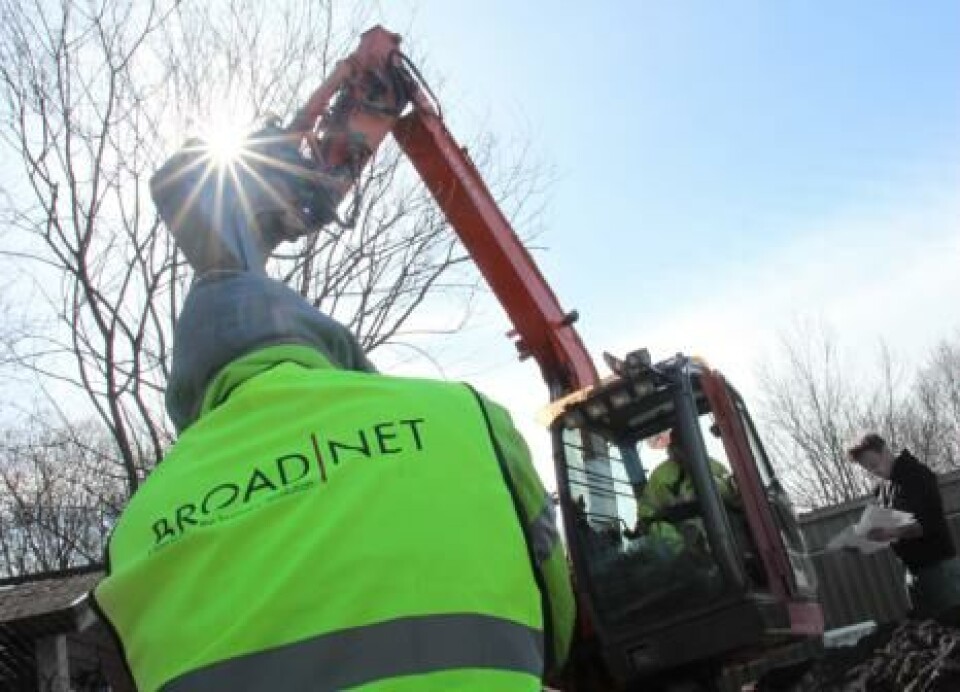 IKKE BRA, MEN ... : Departementet mener Broadnet har brutt sentrale plikter i ekomregelverket. Likevel var skadepotensialet begrenset, og de utvidede tilgangsrettighetene ble brukt til å rette opp i en feil i transmisjonsnettet til en Nødnettbasestasjon. Hendelsen førte ikke til nedetid for Nødnettet, og Broadnet rettet raskt avvikene. De blir derfor ilagt et overtredelsesgebyr, men boten er nedjustert. (Arkivfoto) IKKE BRA, MEN ... : Departementet mener Broadnet har brutt sentrale plikter i ekomregelverket. Likevel var skadepotensialet begrenset, og de utvidede tilgangsrettighetene ble brukt til å rette opp i en feil i transmisjonsnettet til en Nødnettbasestasjon. Hendelsen førte ikke til nedetid for Nødnettet, og Broadnet rettet raskt avvikene. De blir derfor ilagt et overtredelsesgebyr, men boten er nedjustert. (Arkivfoto)