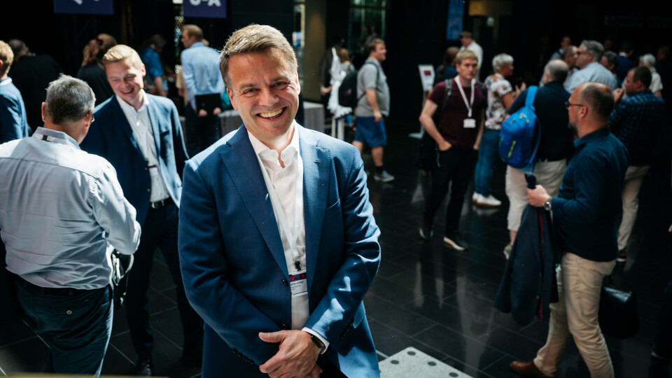 JORD TIL SKY: Martin Lippert er CEO i selskapet som nå blir hetende GlobalConnect. Det nye navnet skal gjenspeile at selskapet forbinder mennesker og teknologi i en global verden. (Foto: GlobalConnect) JORD TIL SKY: Martin Lippert er CEO i selskapet som nå blir hetende GlobalConnect. Det nye navnet skal gjenspeile at selskapet forbinder mennesker og teknologi i en global verden. (Foto: GlobalConnect)