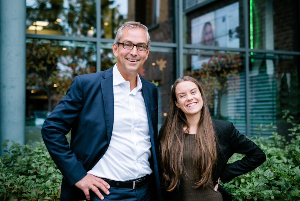 KLART VI KAN: Elisabeth Nissen Eide er hentet inn fra Leger uten Grenser for å lede Ateas satsing på bærekraft og compliance. Sammen med selskapets leder, Michael Jacobs, vil hun sørge for mer bærekraft i Atea. (Foto: Daniel Jacobsen/ Atea)