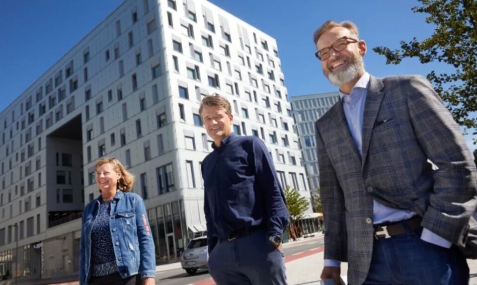 SAMARBEID: Nordensjef i Visa Henning Holtan (t.h.), Adm. direktør i Vipps Rune Garborg og Berit Svendsen, Leder Vipps internasjonal. (Foto: Morten Brakestad) SAMARBEID: Nordensjef i Visa Henning Holtan (t.h.), Adm. direktør i Vipps Rune Garborg og Berit Svendsen, Leder Vipps internasjonal. (Foto: Morten Brakestad)