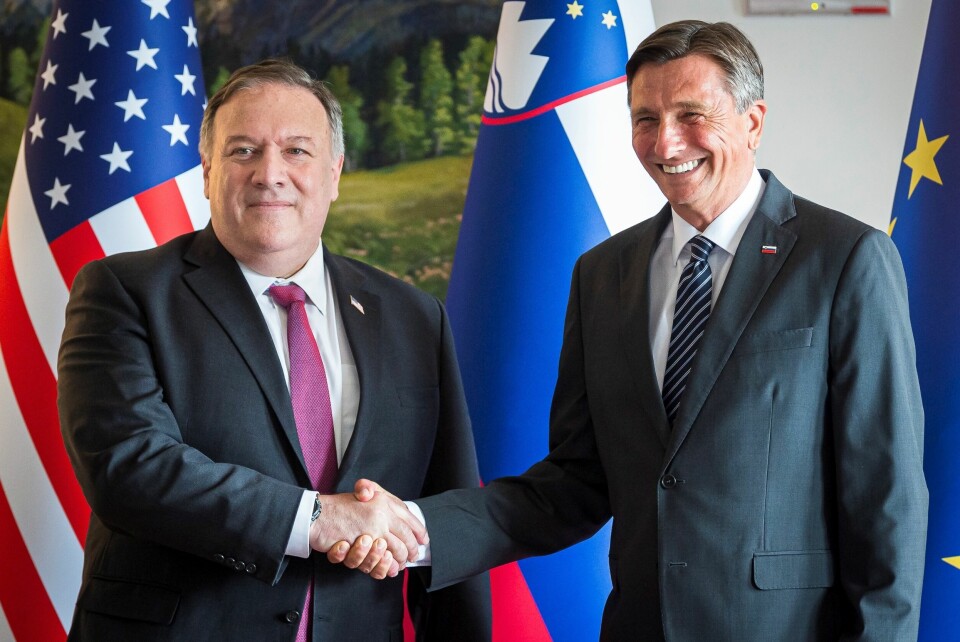 PÅ BESØK: USAs utenriksminister Mike Pompeo besøkte torsdag Slovenia. Her er han fotografert sammen med landets president Borut Pahor. (Foto: Jure Makovec / Pool Photo via AP / NTB scanpix)