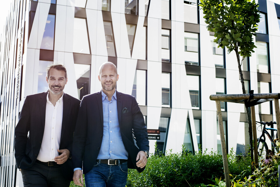 FORNØYDE: Salgsdirektør Kristian Renaas (t.v.) og CEO Christian Pritchard i Nortel er godt forøyde med en ny samarbeidsavtale med Mobit. (Foto: Lin Kværnhaug)